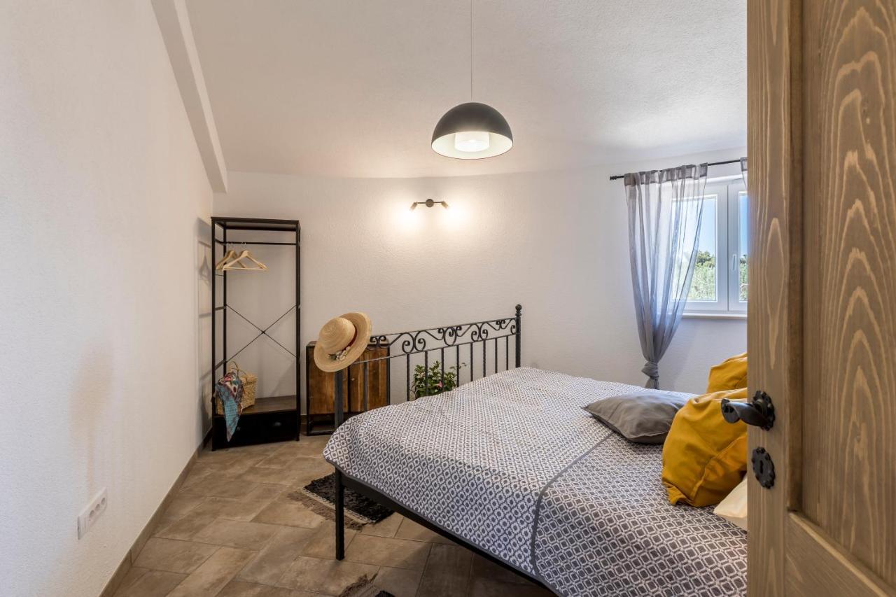 Island Getaway - Heritage House Mirce Extérieur photo