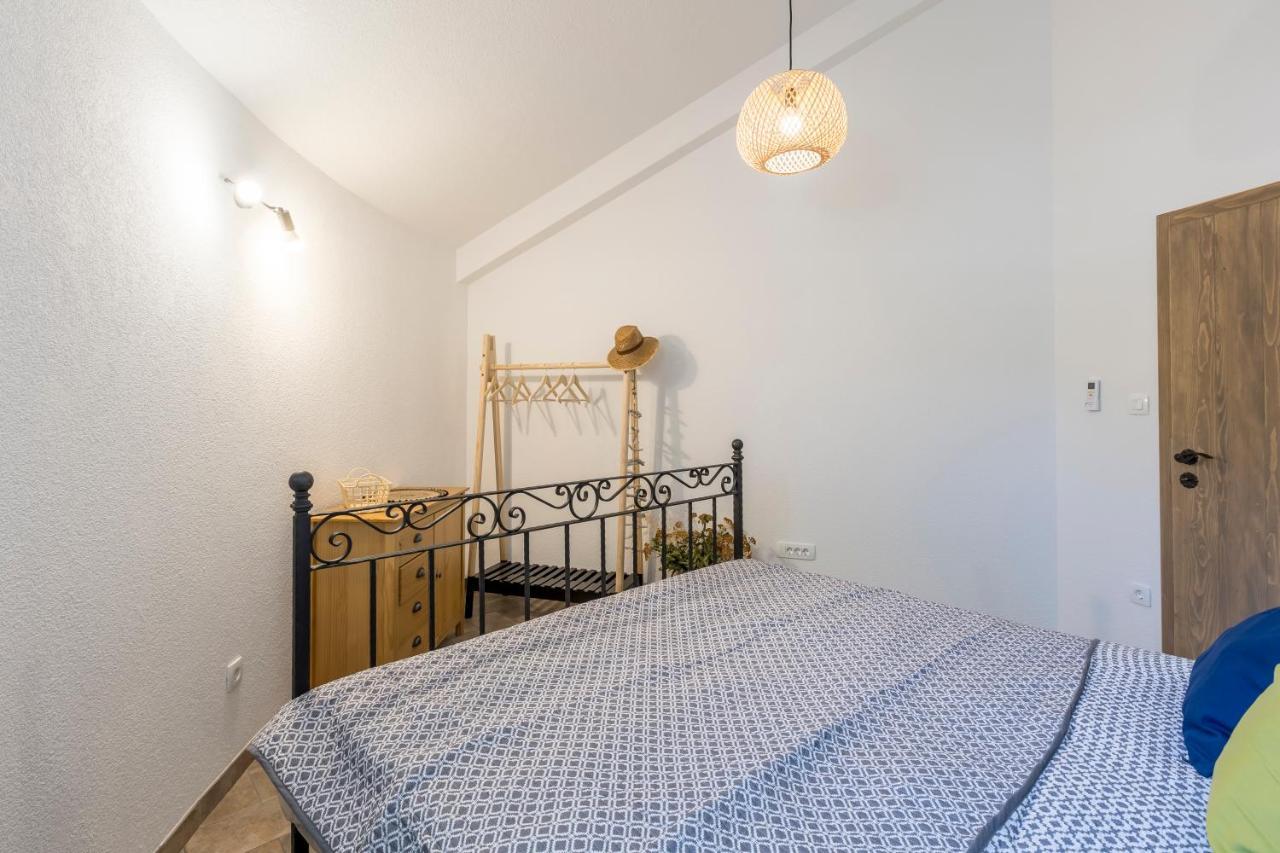 Island Getaway - Heritage House Mirce Extérieur photo