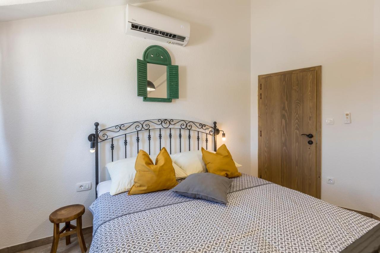 Island Getaway - Heritage House Mirce Extérieur photo