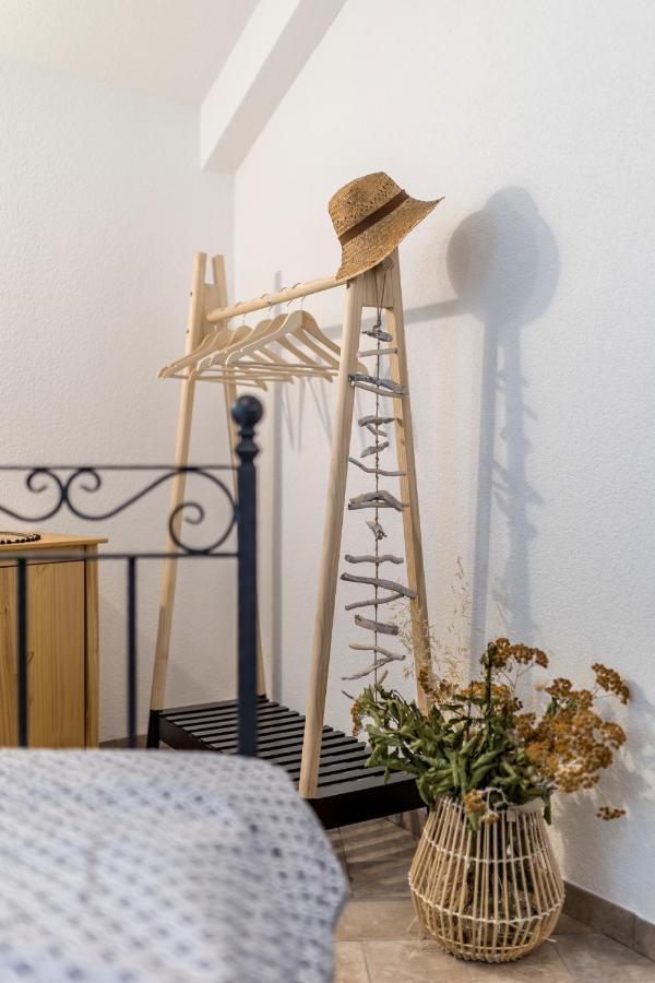 Island Getaway - Heritage House Mirce Extérieur photo