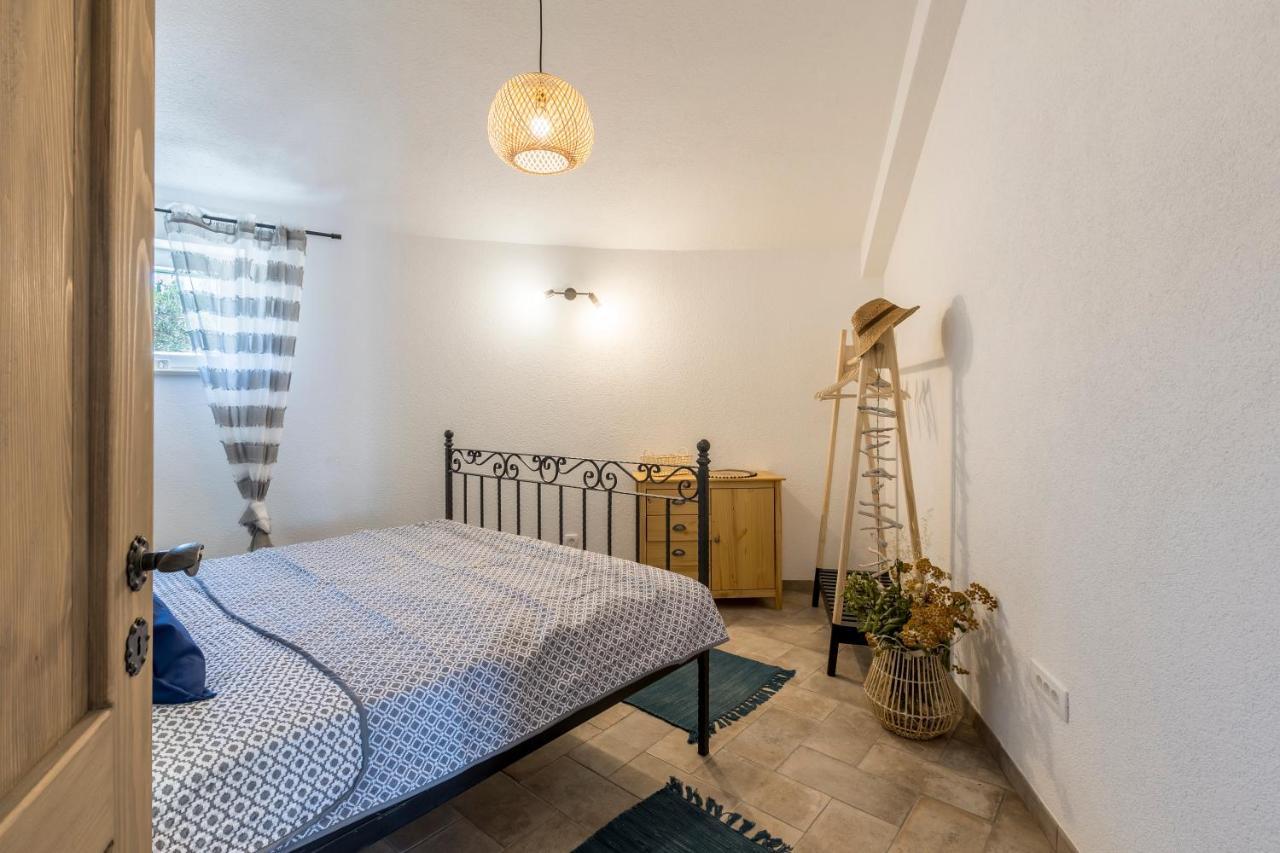 Island Getaway - Heritage House Mirce Extérieur photo