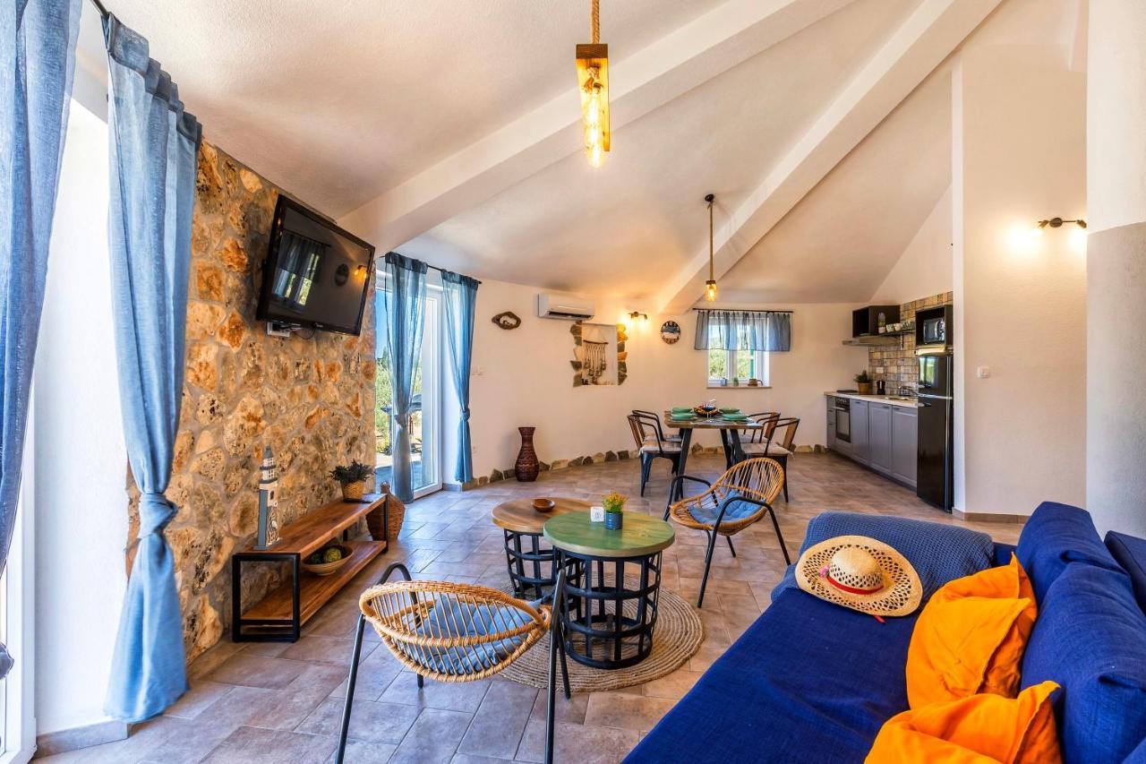 Island Getaway - Heritage House Mirce Extérieur photo