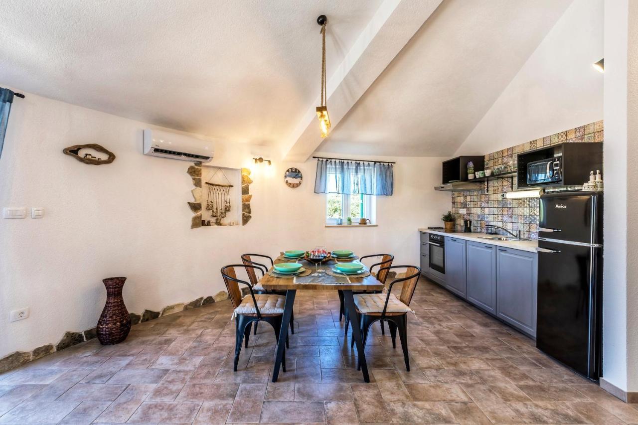 Island Getaway - Heritage House Mirce Extérieur photo